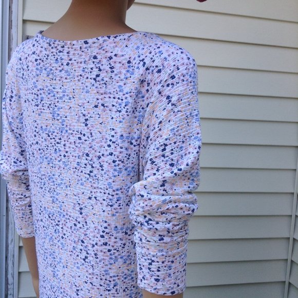 Woman's Top - Picture 5 of 10